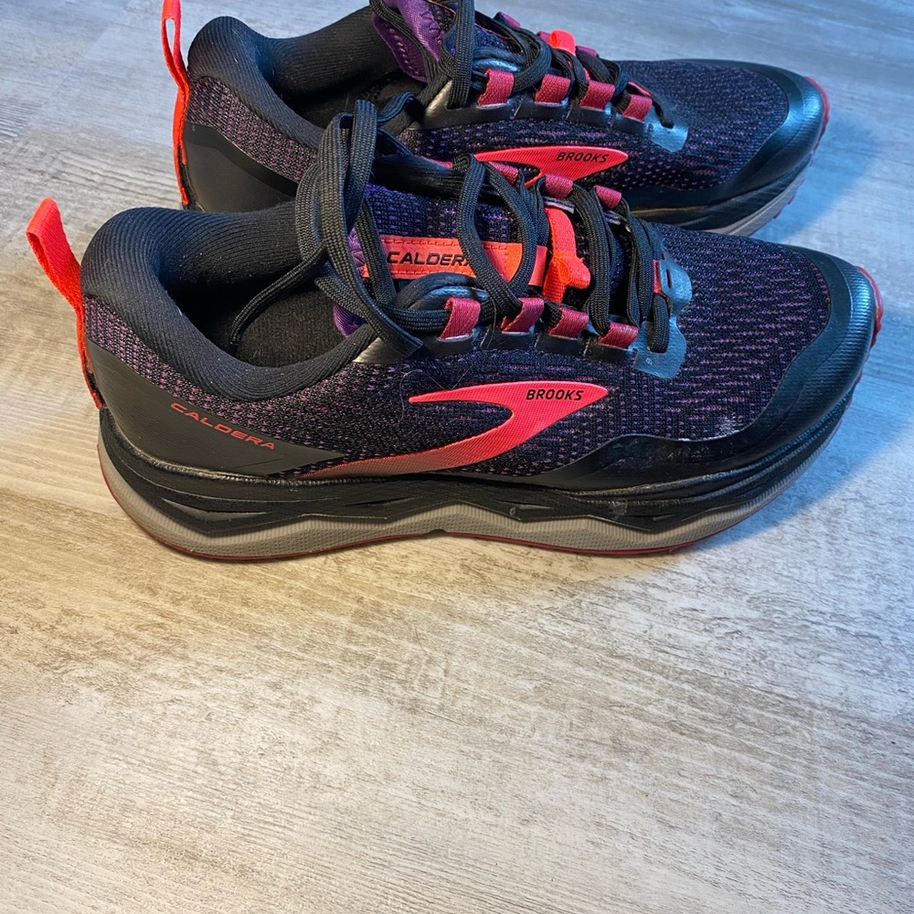 Brooks Caldera 5 Black and Hot Pink  Running Shoes